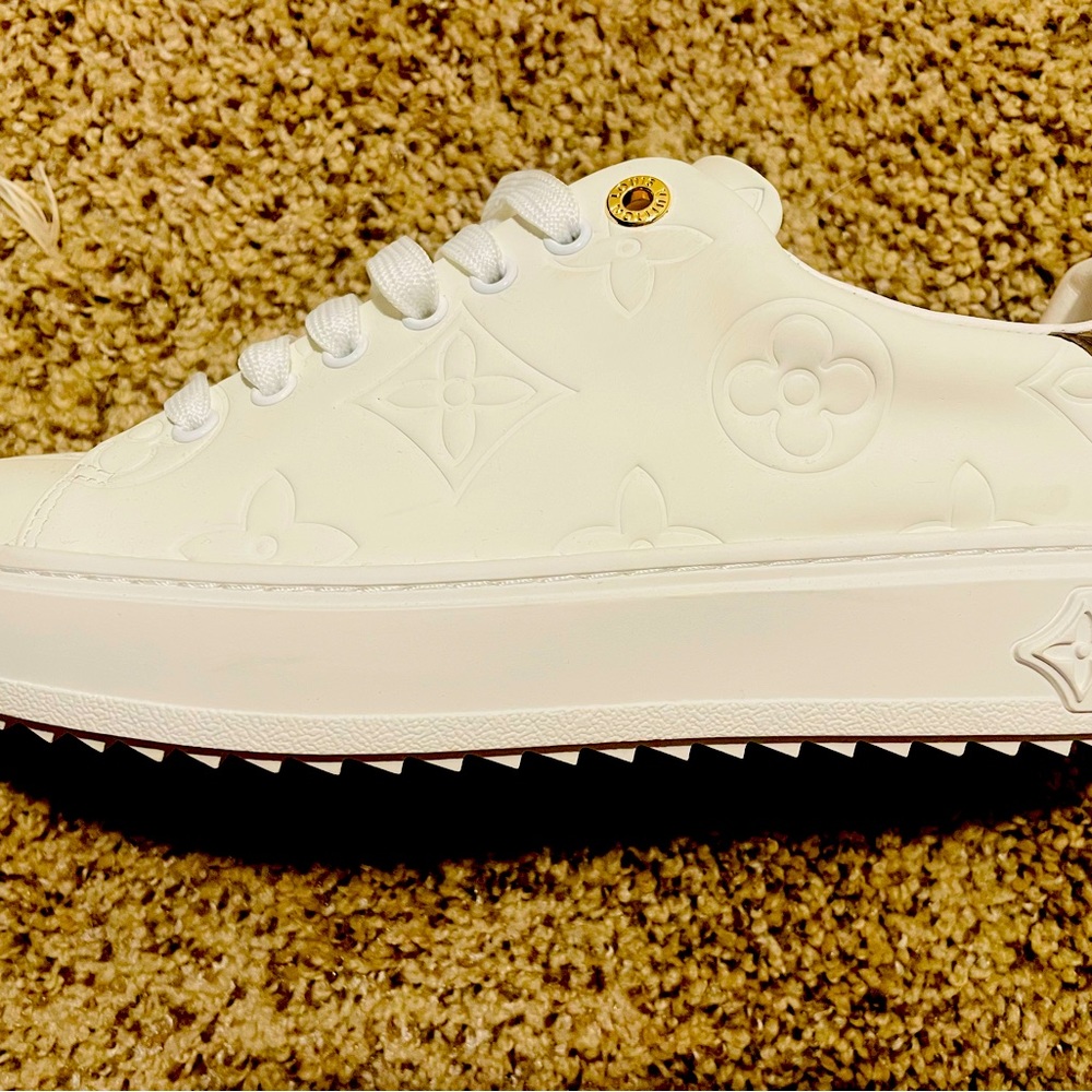 LOUIS VUITTON SNEAKERS